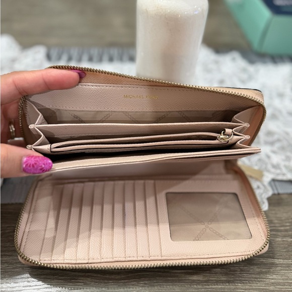 Michael Kors Metallic Rose Gold Signature Zip-Around Wallet - Picture 4 of 7